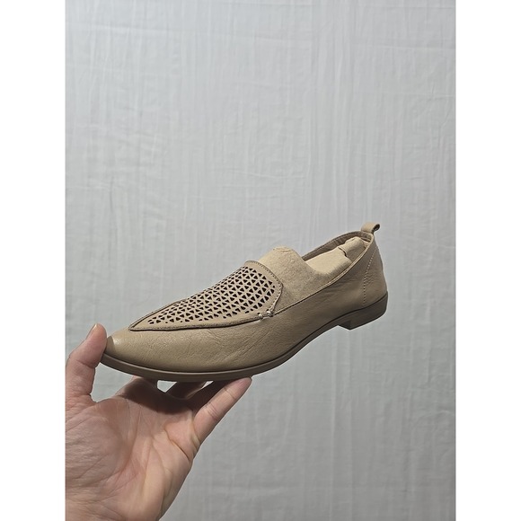 Bueno Blazey Flat Brown Leather Pointed Toe Women's‎ Size 9 (EU 40) Perforated - Picture 1 of 8